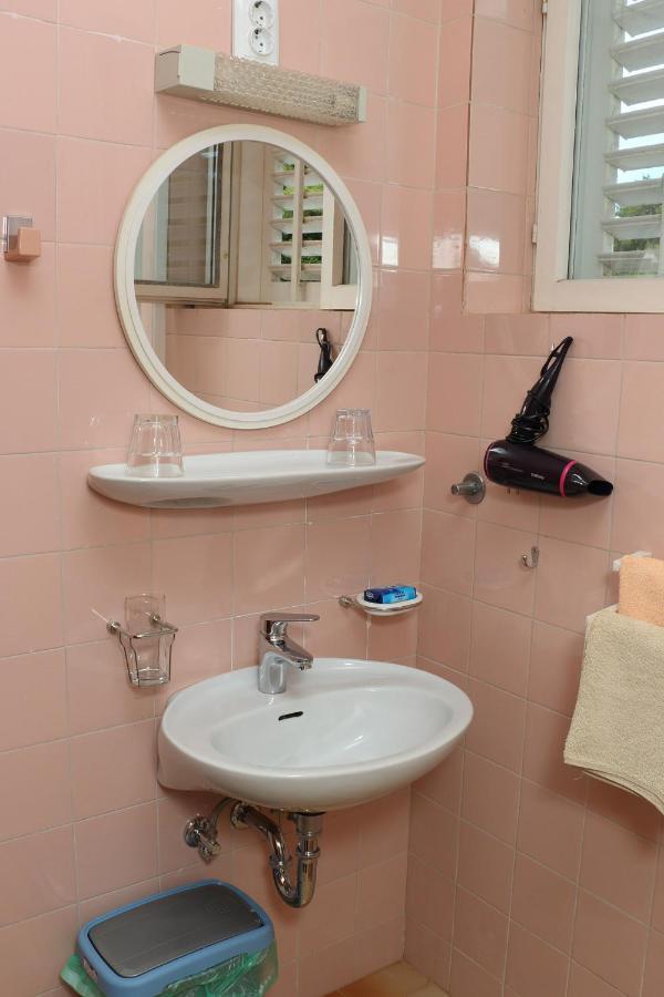 Apartment For One Person Kukljica Zewnętrze zdjęcie